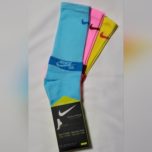 NIKE---Nice set of 3 pair of Nike socks - Picture 1 of 5
